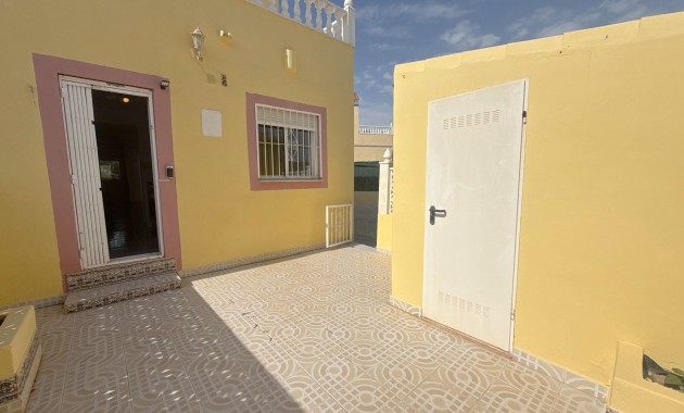 Sale - Townhouse -
Orihuela Costa - La Zenia