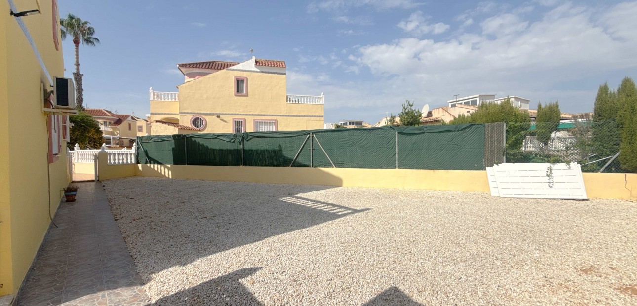 Sale - Townhouse -
Orihuela Costa - La Zenia