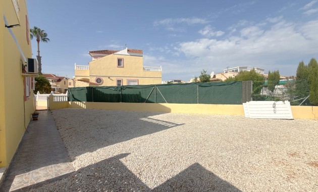 Sale - Townhouse -
Orihuela Costa - La Zenia