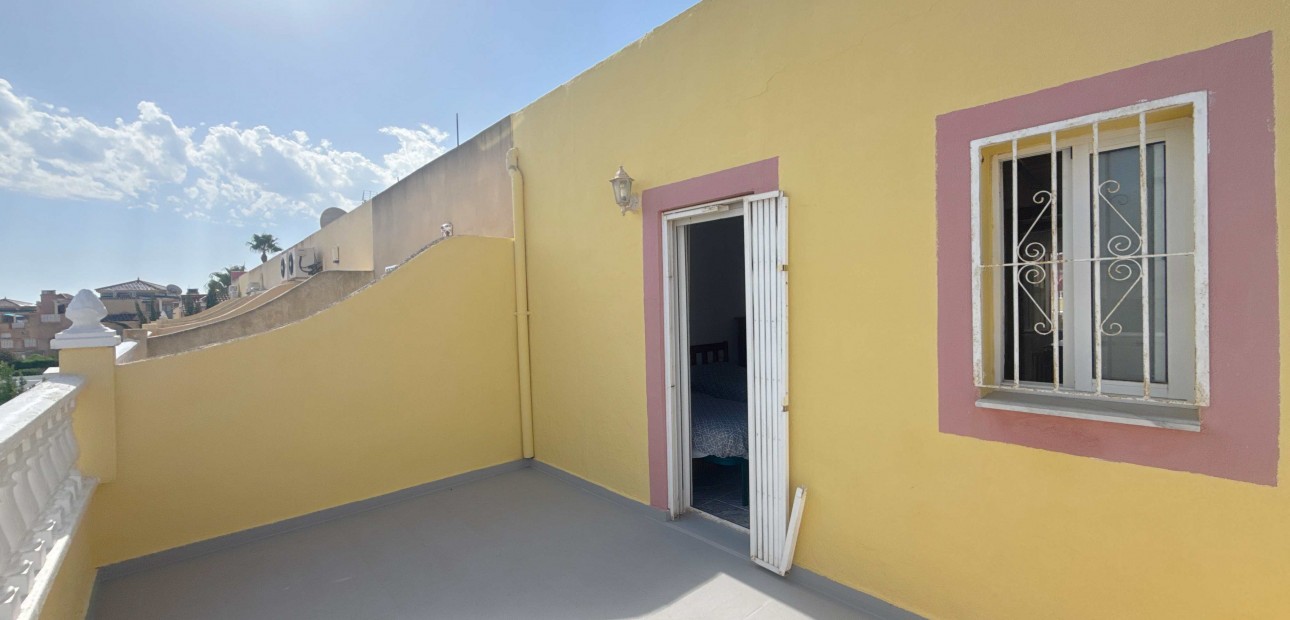Sale - Townhouse -
Orihuela Costa - La Zenia