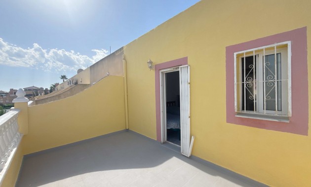 Sale - Townhouse -
Orihuela Costa - La Zenia