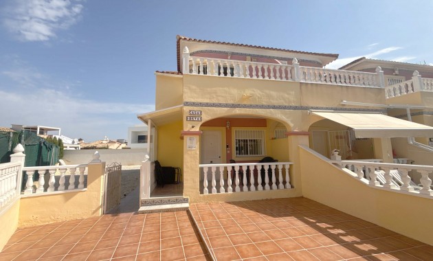 Sale - Townhouse -
Orihuela Costa - La Zenia