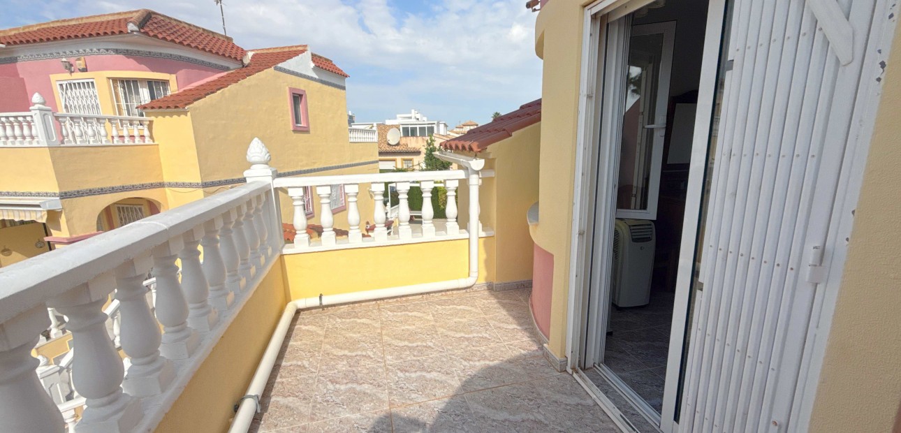 Sale - Townhouse -
Orihuela Costa - La Zenia