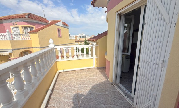 Sale - Townhouse -
Orihuela Costa - La Zenia