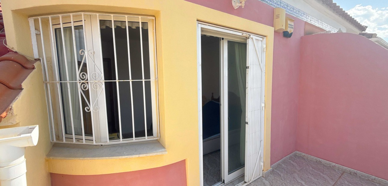 Sale - Townhouse -
Orihuela Costa - La Zenia