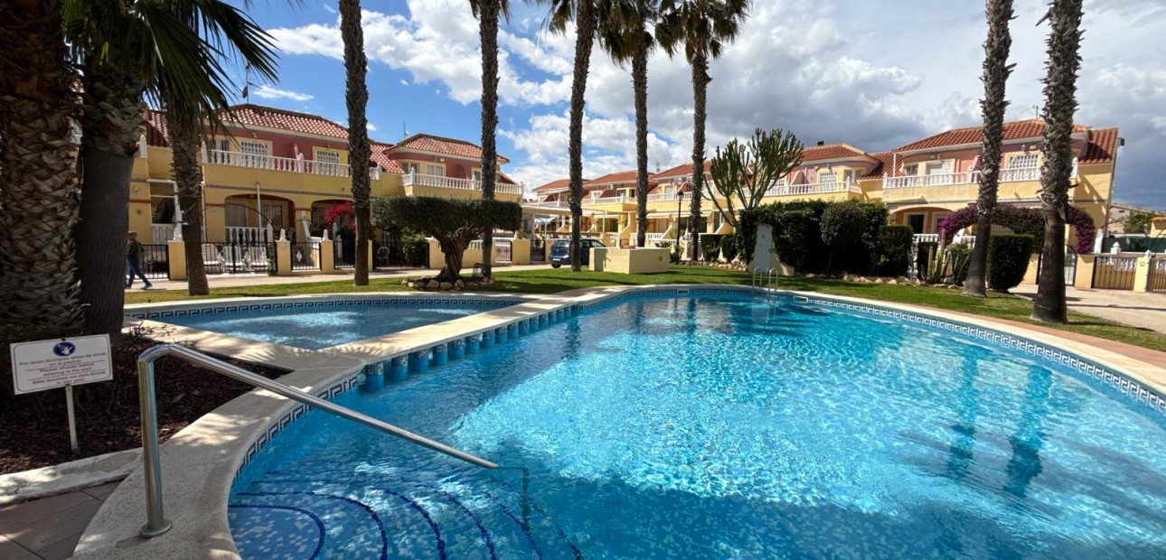 Sale - Townhouse -
Orihuela Costa - La Zenia
