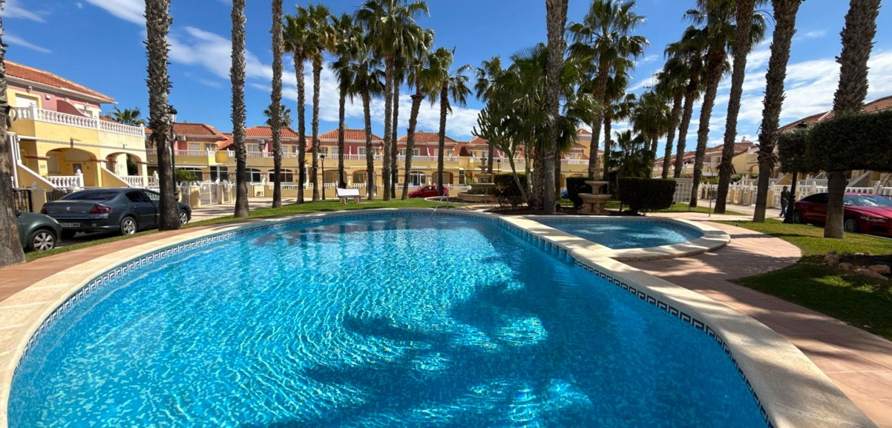 Sale - Townhouse -
Orihuela Costa - La Zenia