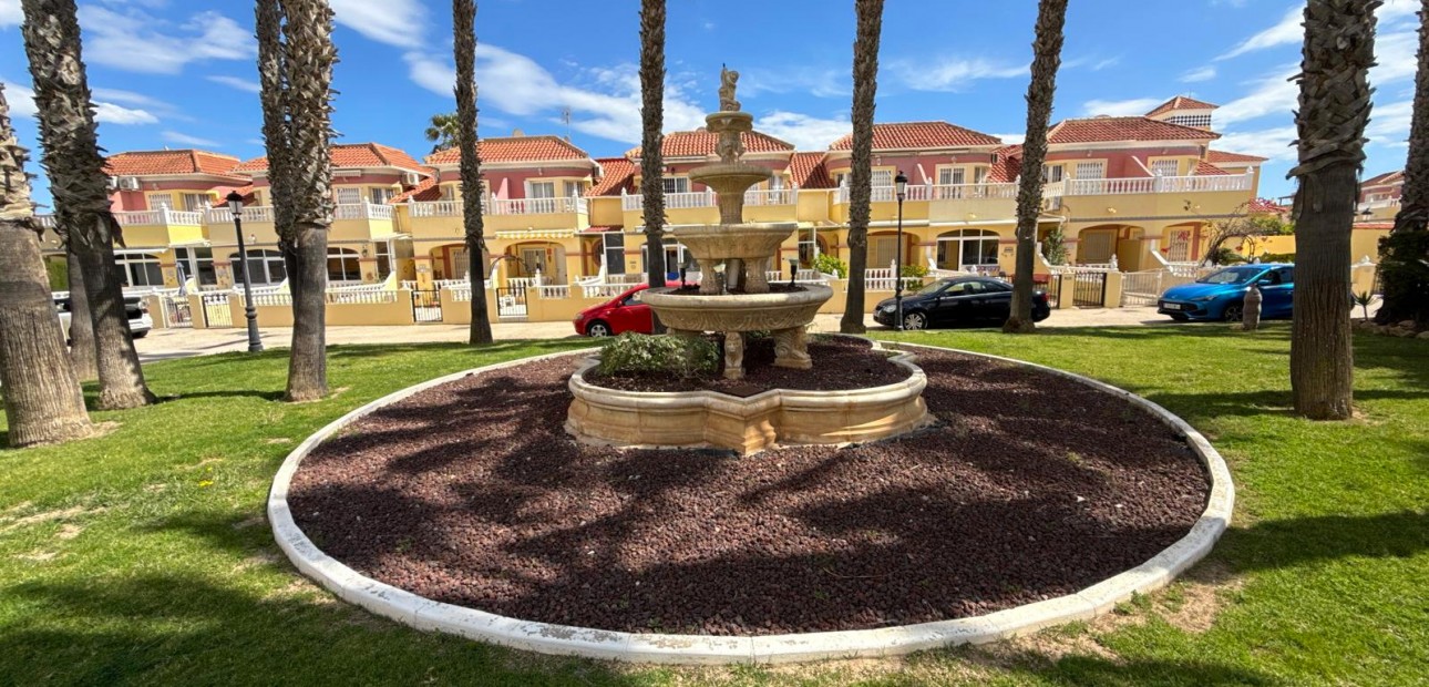 Sale - Townhouse -
Orihuela Costa - La Zenia