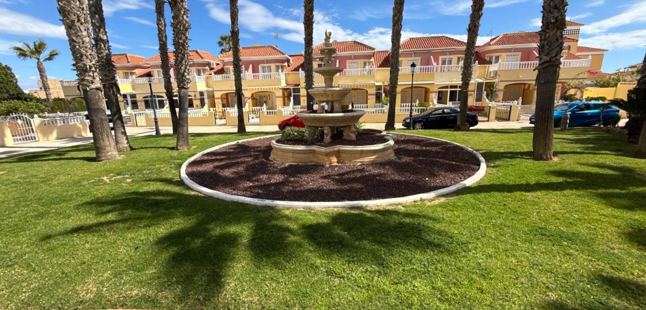 Sale - Townhouse -
Orihuela Costa - La Zenia