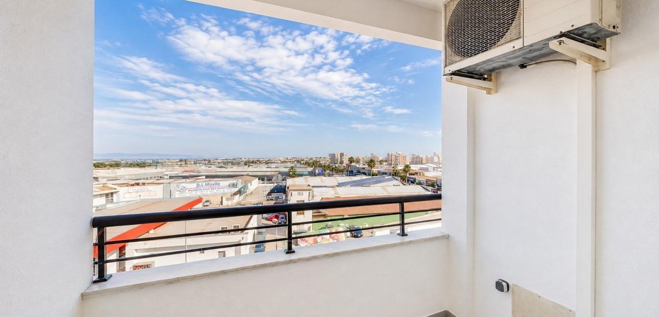 Sale - Apartment / flat -
Torrevieja - Playa del cura