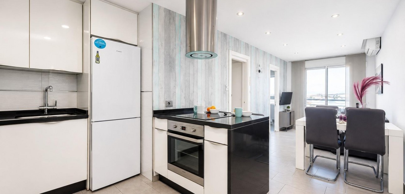 Sale - Apartment / flat -
Torrevieja - Playa del cura