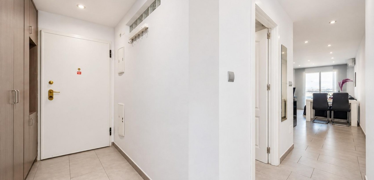 Sale - Apartment / flat -
Torrevieja - Playa del cura