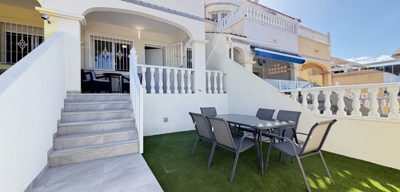 Sale - Townhouse -
Orihuela Costa - Villamartin