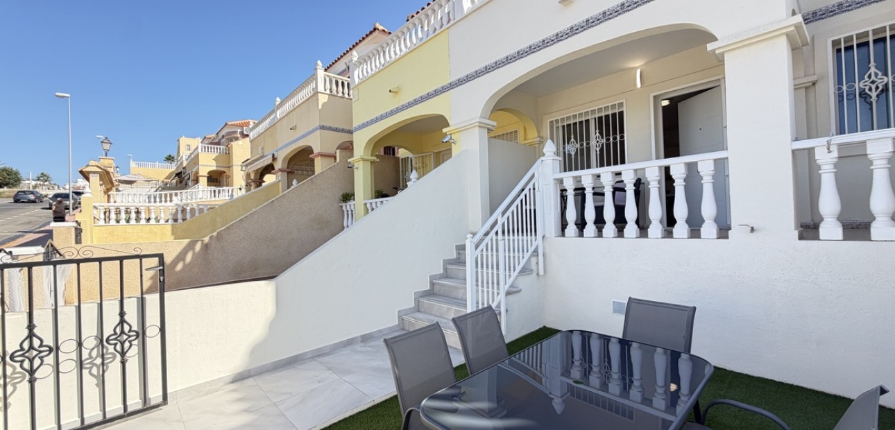 Sale - Townhouse -
Orihuela Costa - Villamartin