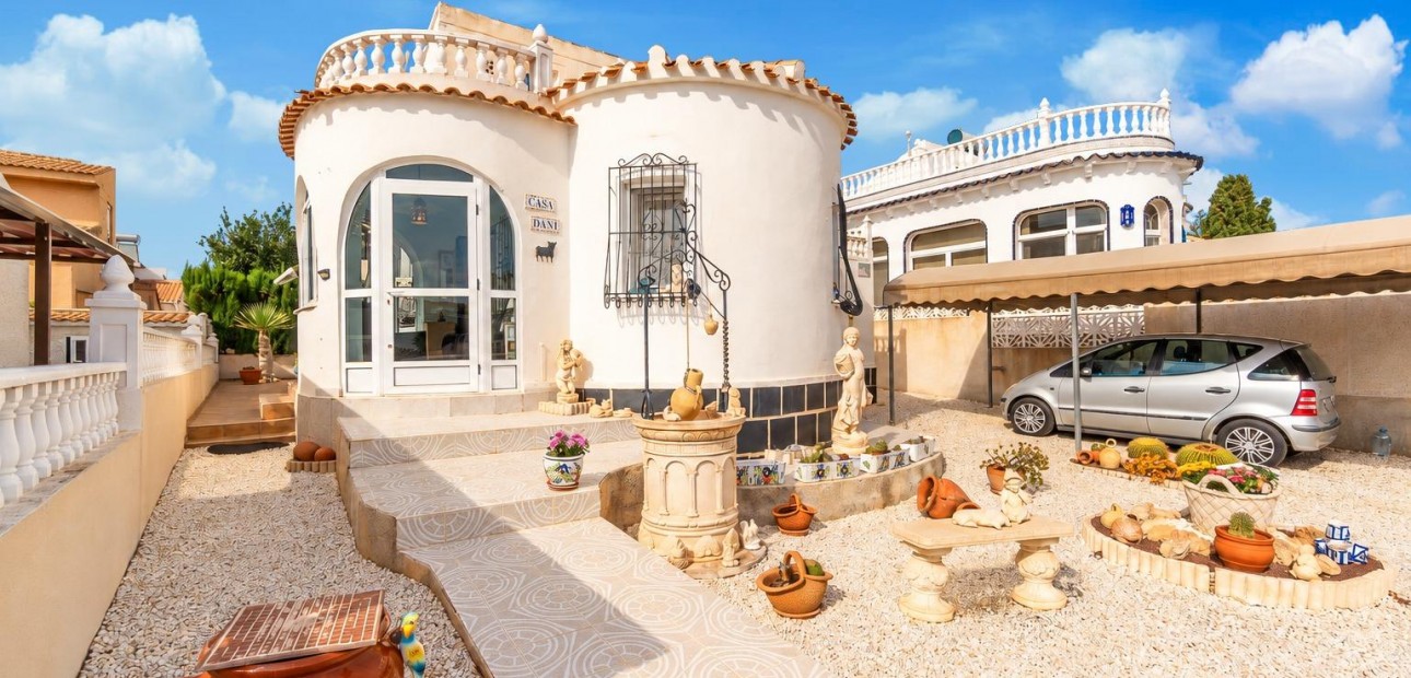 Sale - Villa -
Orihuela Costa - La Florida