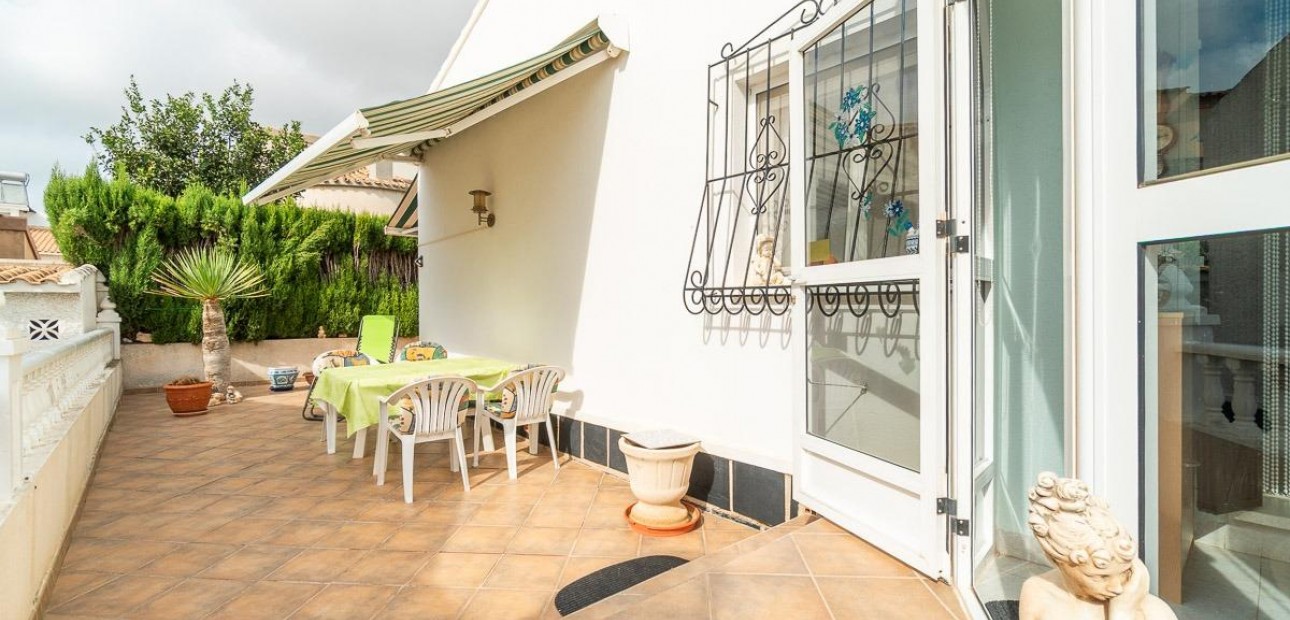 Sale - Villa -
Orihuela Costa - La Florida