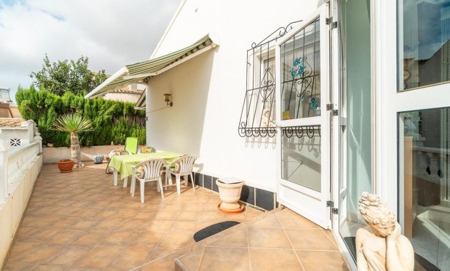 Sale - Villa -
Orihuela Costa - La Florida
