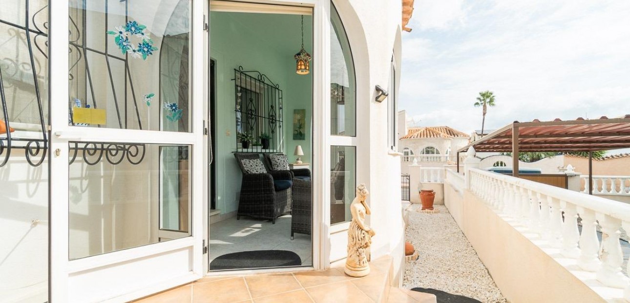 Sale - Villa -
Orihuela Costa - La Florida