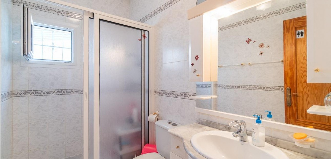 Sale - Villa -
Orihuela Costa - La Florida