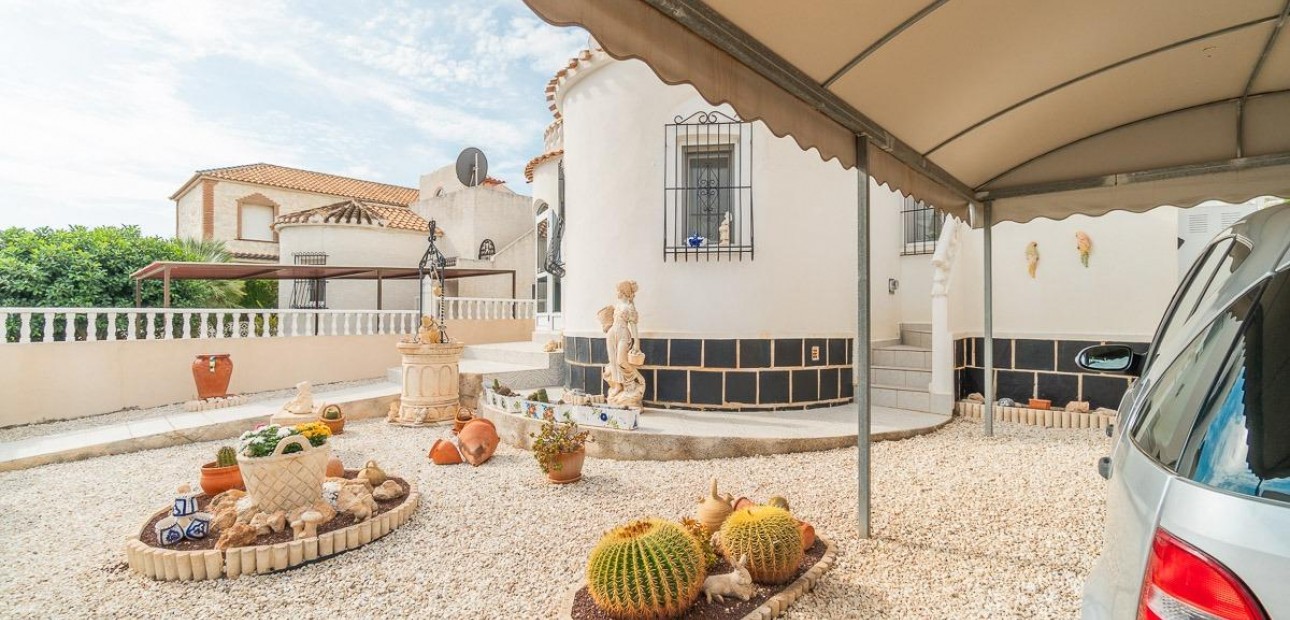 Sale - Villa -
Orihuela Costa - La Florida