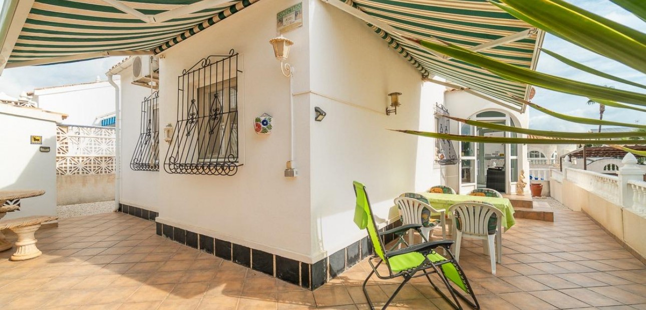 Sale - Villa -
Orihuela Costa - La Florida