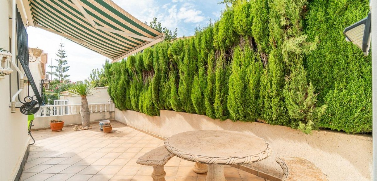 Sale - Villa -
Orihuela Costa - La Florida