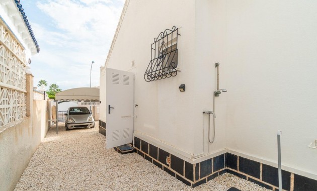Sale - Villa -
Orihuela Costa - La Florida