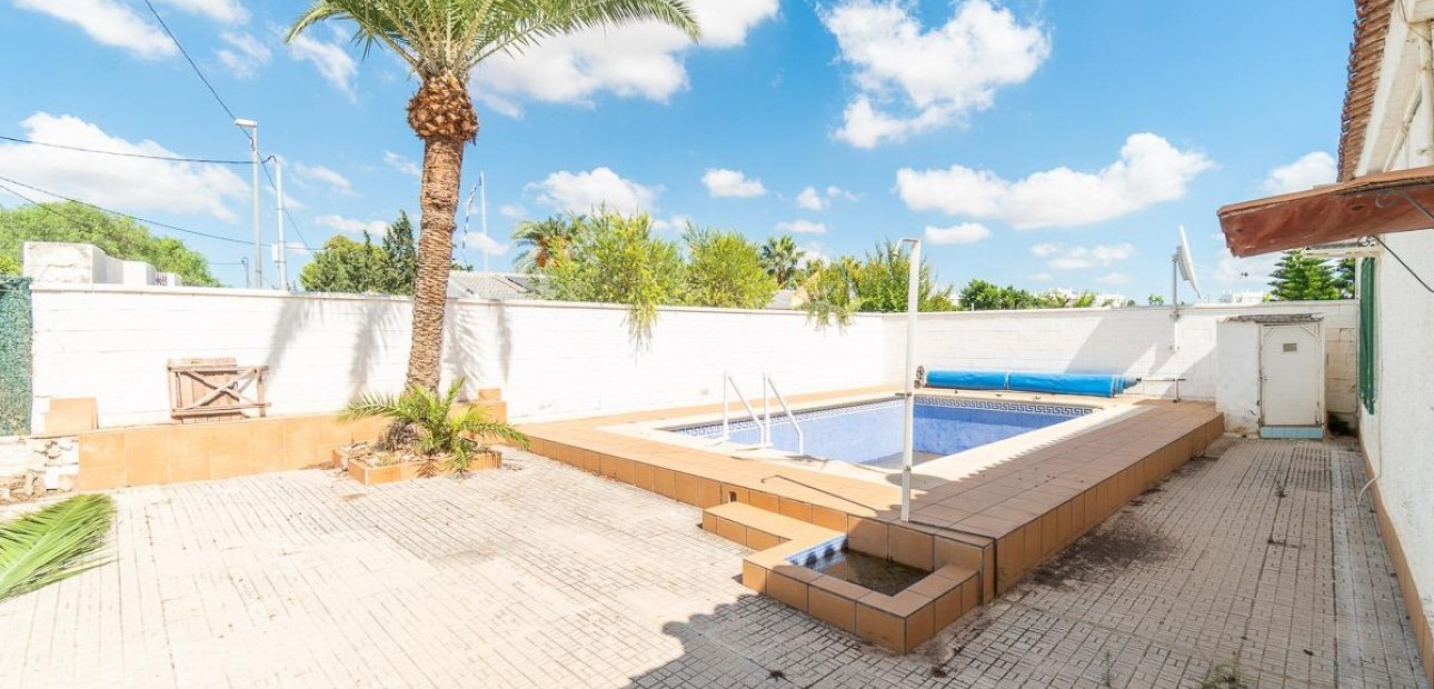 Sale - House -
Torre - Pacheco - Roldán