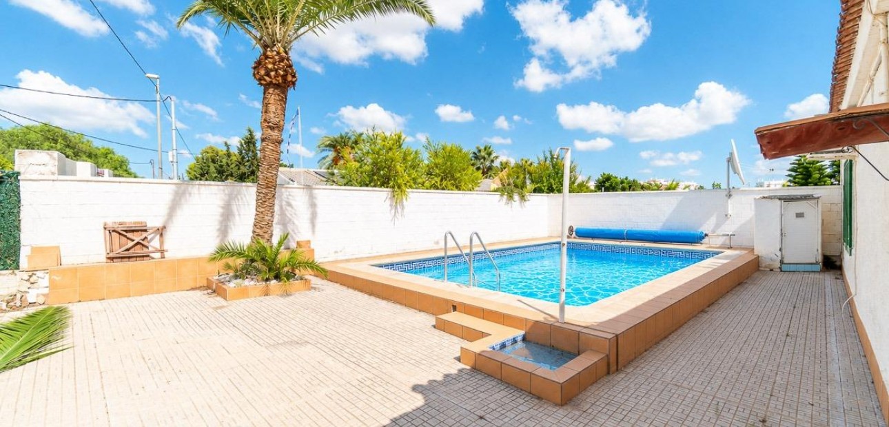 Sale - House -
Torre - Pacheco - Roldán