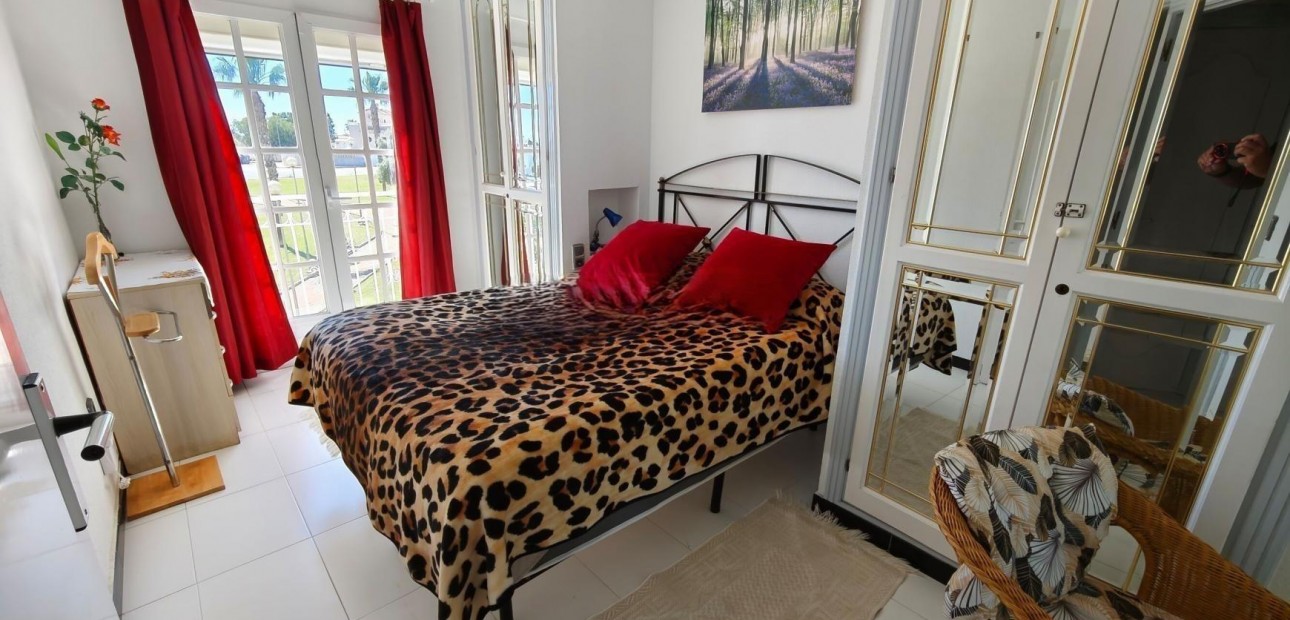 Sale - Bungalow -
Torrevieja - La siesta