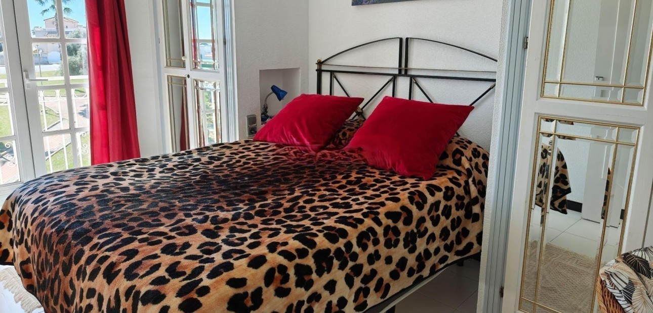 Sale - Bungalow -
Torrevieja - La siesta