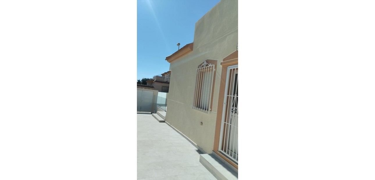 Sale - Villa -
Torrevieja - Torreblanca