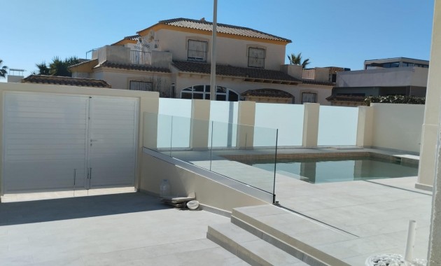 Sale - Villa -
Torrevieja - Torreblanca