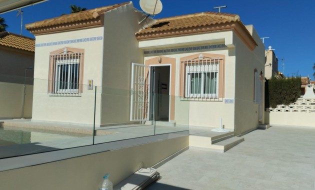 Sale - Villa -
Torrevieja - Torreblanca