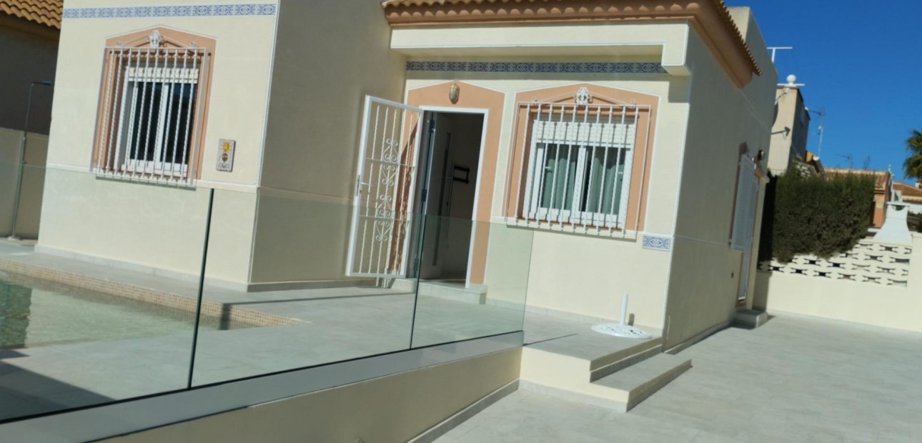 Sale - Villa -
Torrevieja - Torreblanca