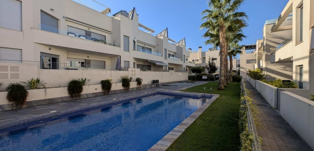 Sale - Apartment / flat -
Torrevieja - La veleta