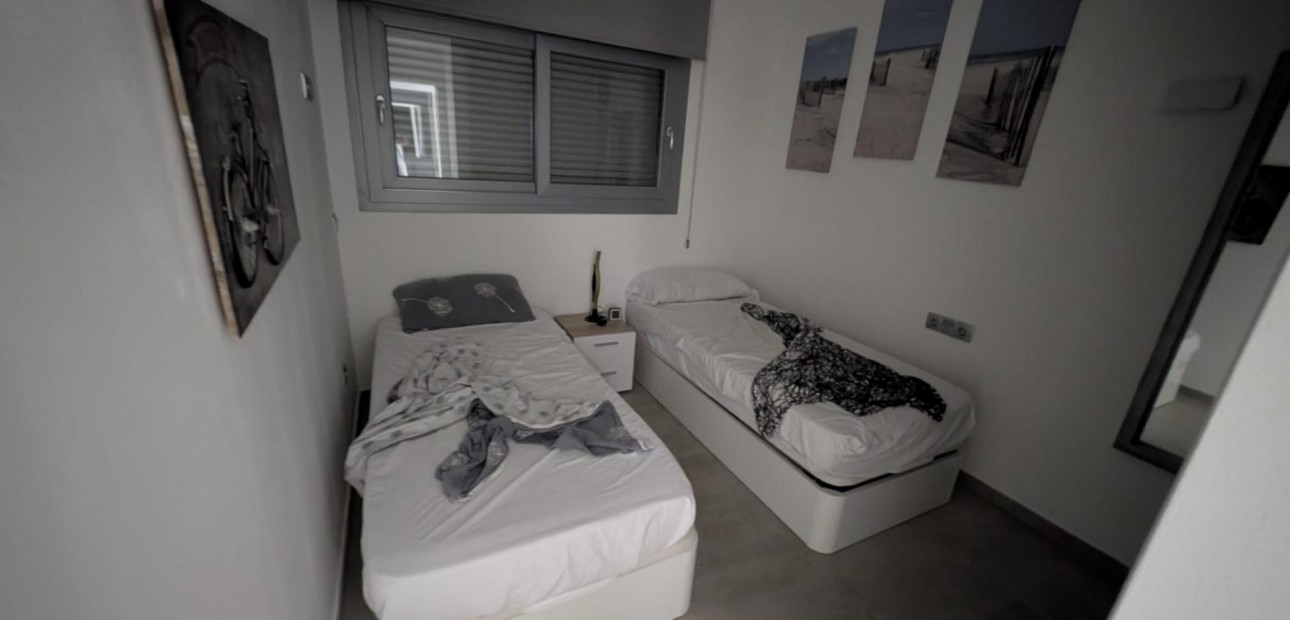 Sale - Apartment / flat -
Torrevieja - La veleta
