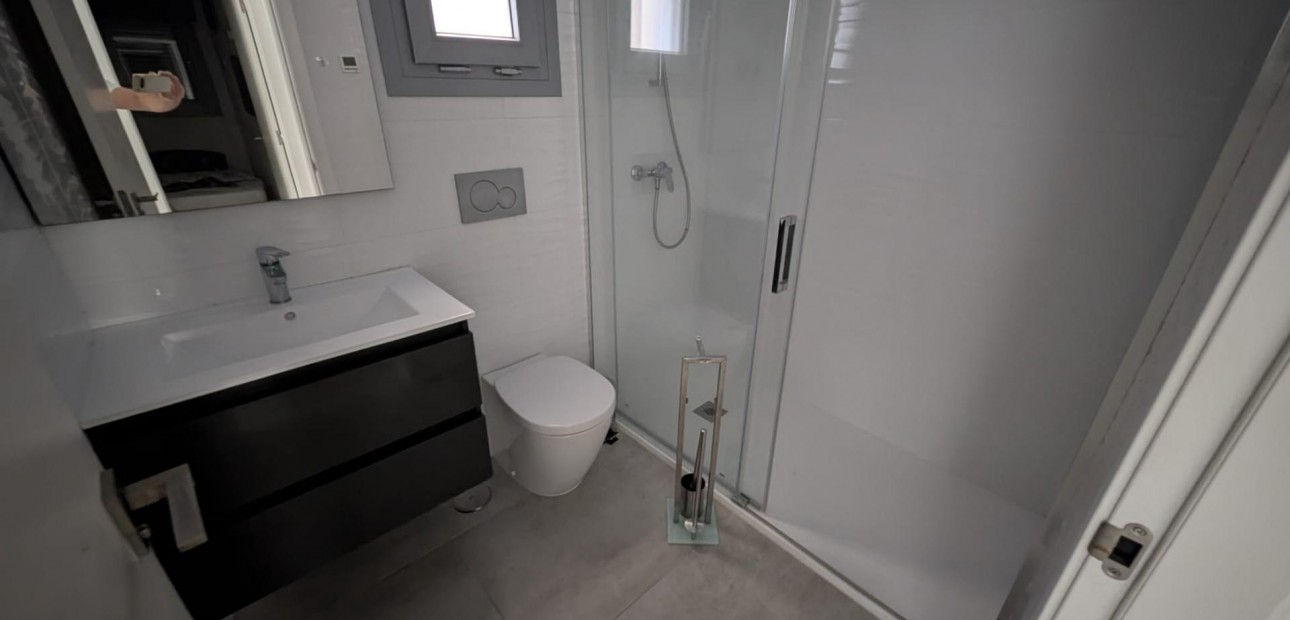 Sale - Apartment / flat -
Torrevieja - La veleta