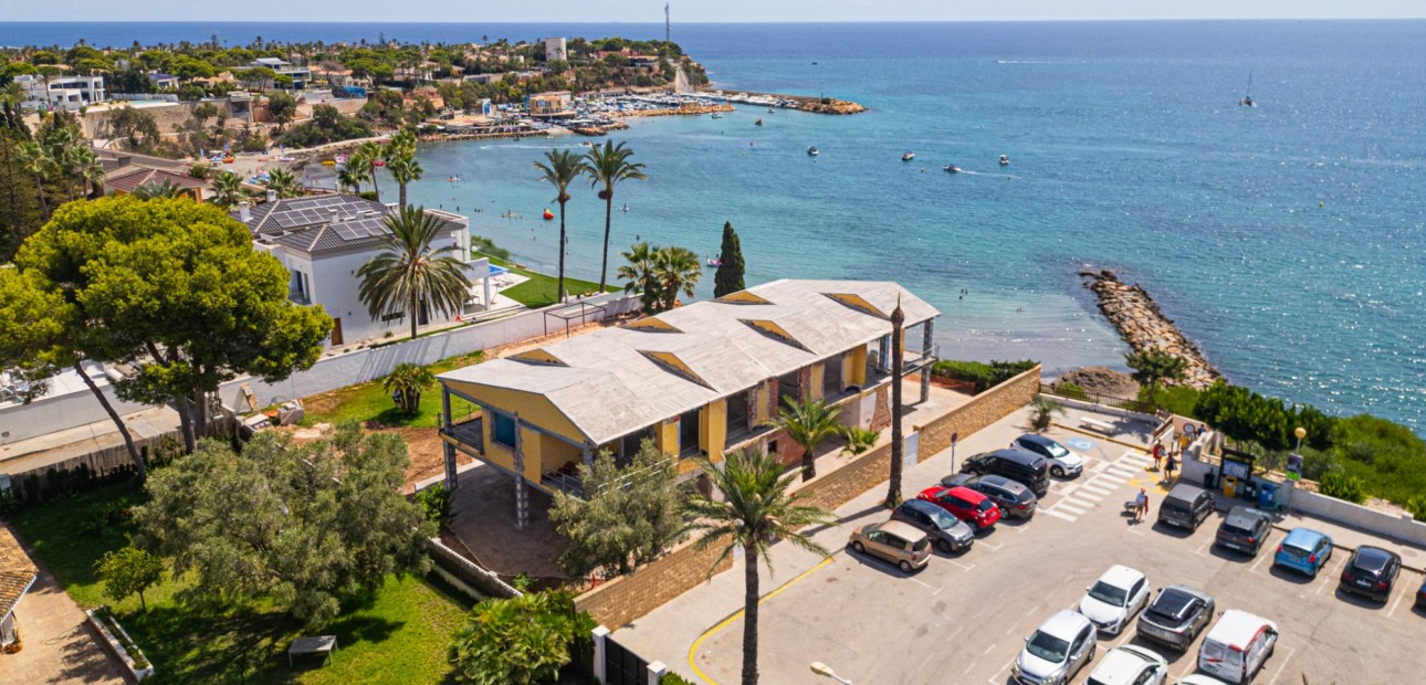 Sale - Villa / House -
Orihuela Costa - Cabo Roig