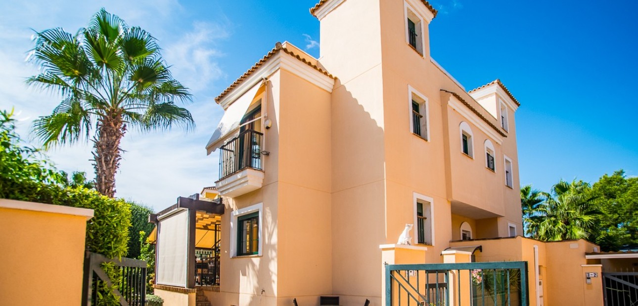 Sale - House -
Torrevieja - LOS BALCONES - LOS ALTOS