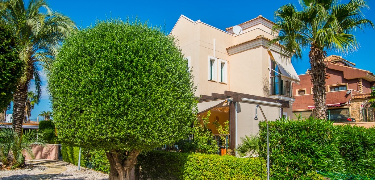 Sale - House -
Torrevieja - LOS BALCONES - LOS ALTOS