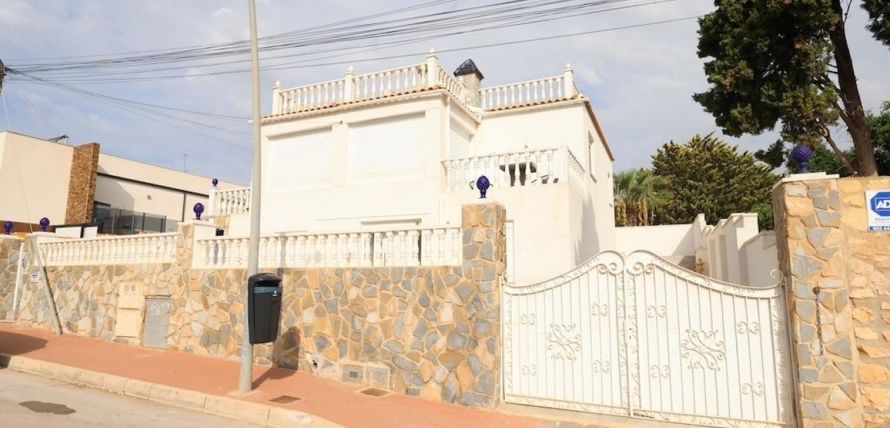 Venta - Villa -
Torrevieja - Los Balcones - Los Altos del Edén