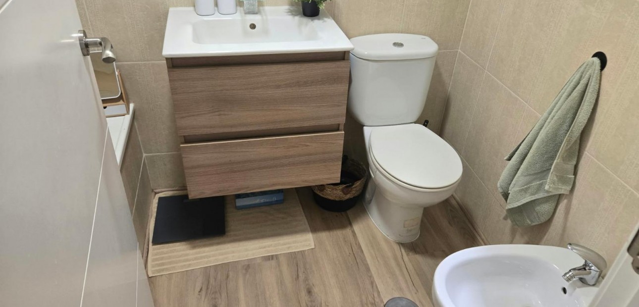 Sale - Apartment / flat -
Torrevieja - torrevieja