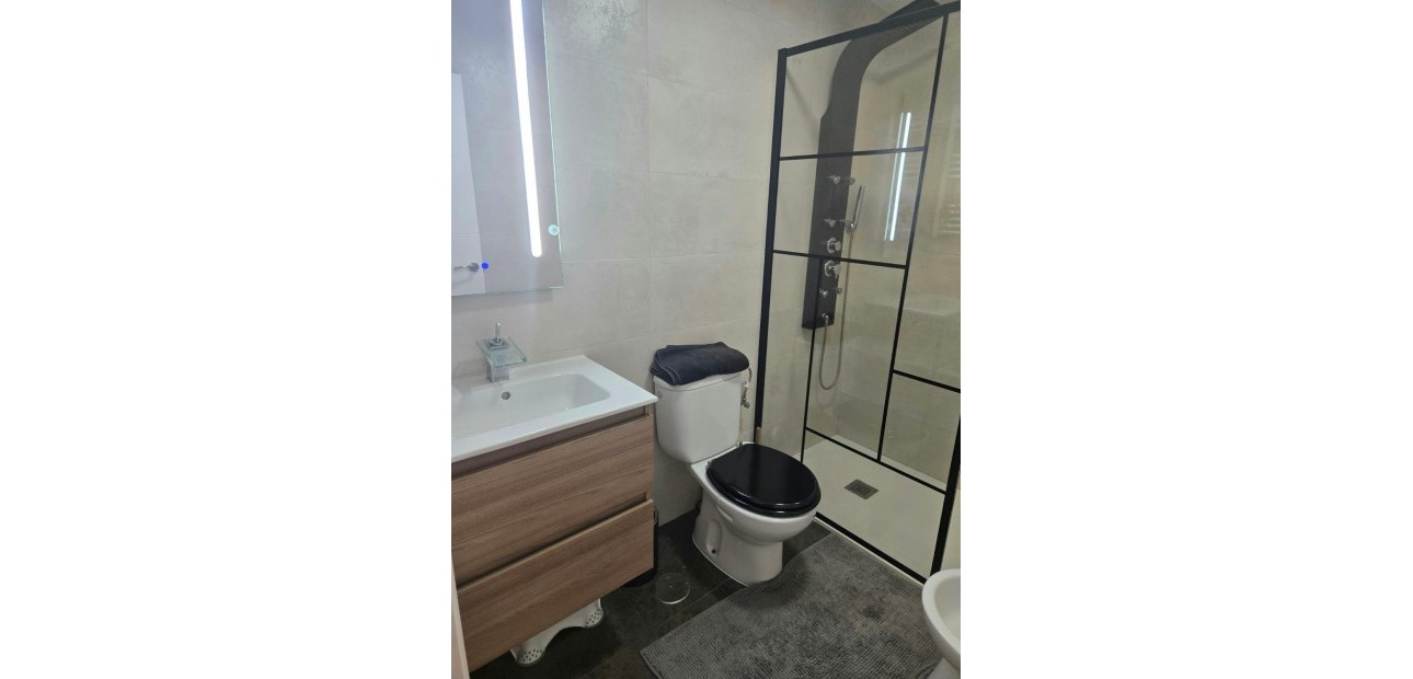 Sale - Apartment / flat -
Torrevieja - torrevieja