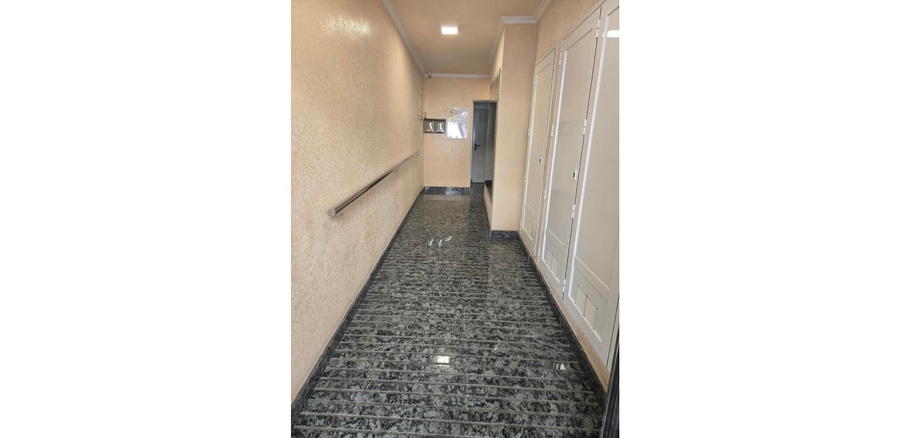 Sale - Apartment / flat -
Torrevieja - torrevieja