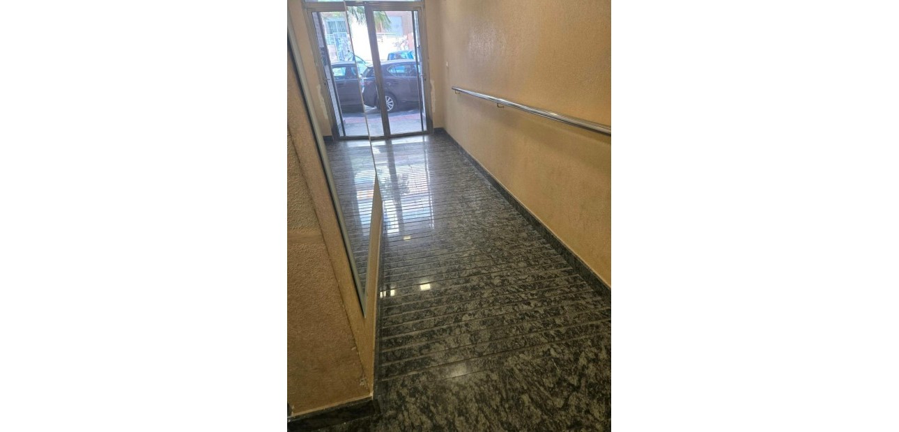 Sale - Apartment / flat -
Torrevieja - torrevieja