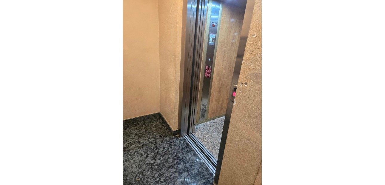 Sale - Apartment / flat -
Torrevieja - torrevieja