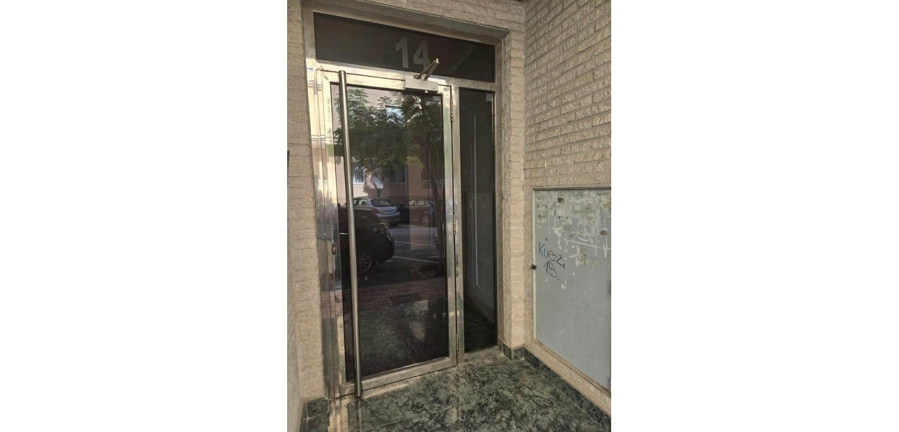 Sale - Apartment / flat -
Torrevieja - torrevieja