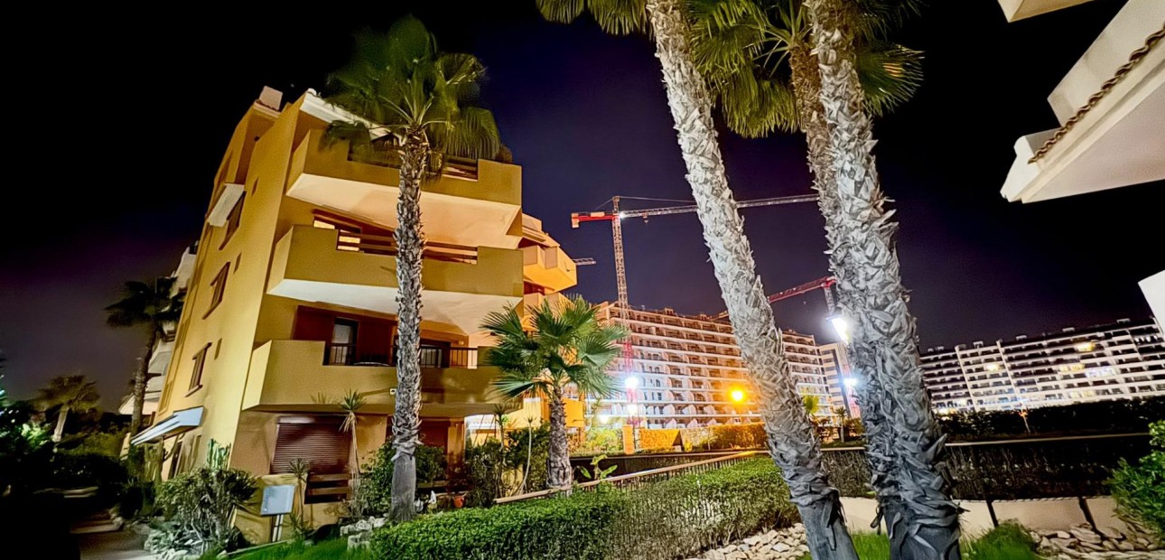 Venta - Apartamento / piso -
Torrevieja - Punta prima