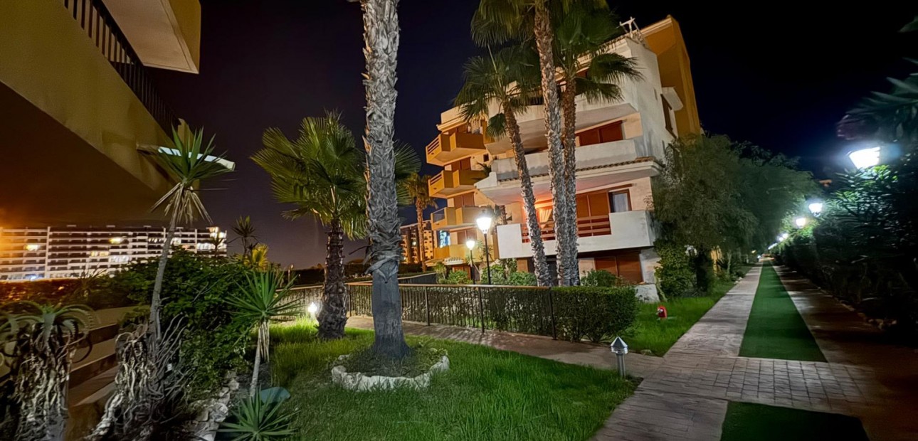 Venta - Apartamento / piso -
Torrevieja - Punta prima